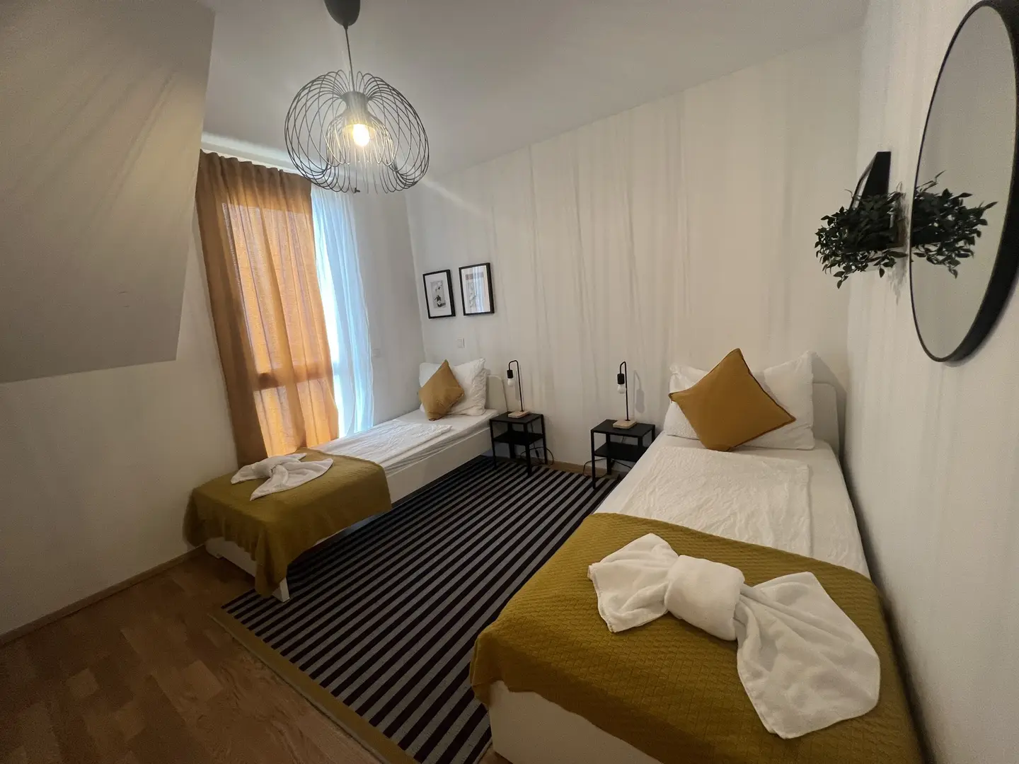 Vollmöblierte Wohnung mit Terrasse und Parkett