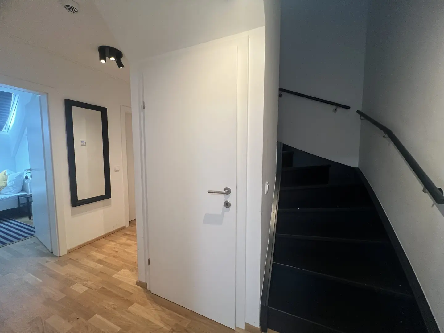 Vollmöblierte Wohnung mit Terrasse und Parkett