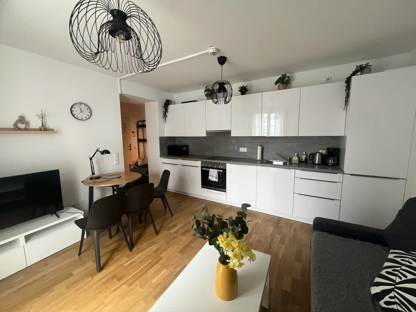 Vollmöblierte Wohnung mit Loggia in Ruhelage