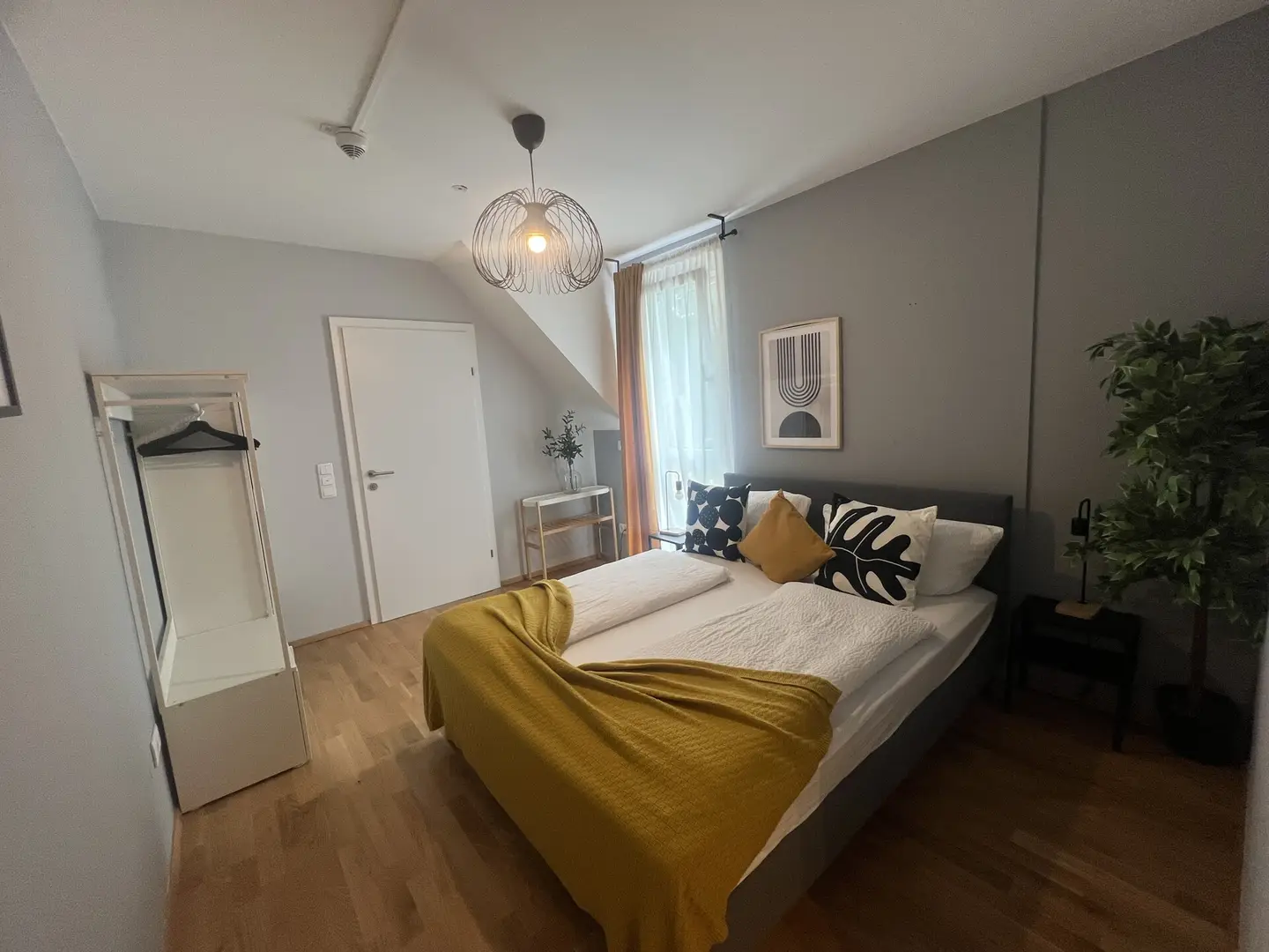 Vollmöblierte Wohnung mit Loggia und Fußbodenheizung