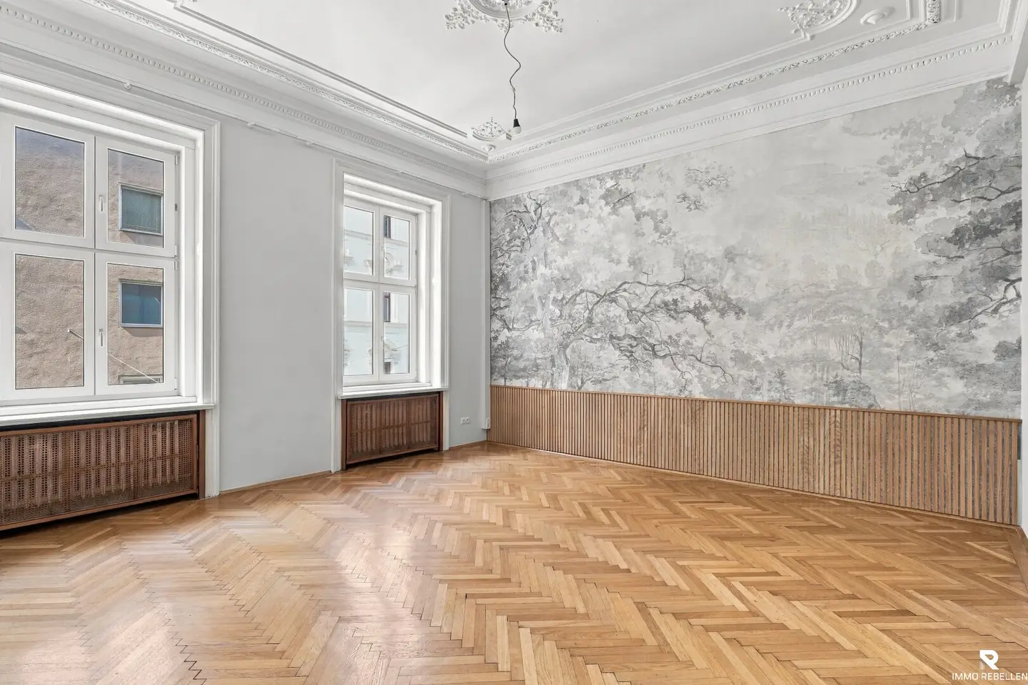 A Piece of Viennese History – Stately Bel étage with over 3,70 m ceiling height and magnificent stucco ceilings