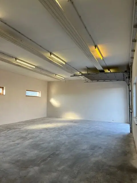 BÜRO - HAUS mit Lager oder Produktionshalle und großer Freifläche im Industriegebiet