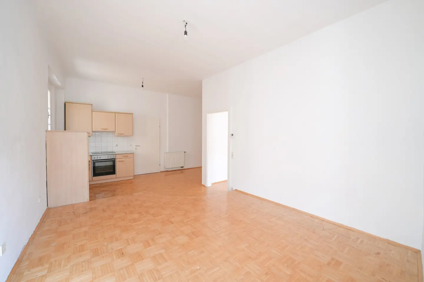 Period 2-room apartment in Wels, 48m², fitted kitchen, ideal for singles or couples