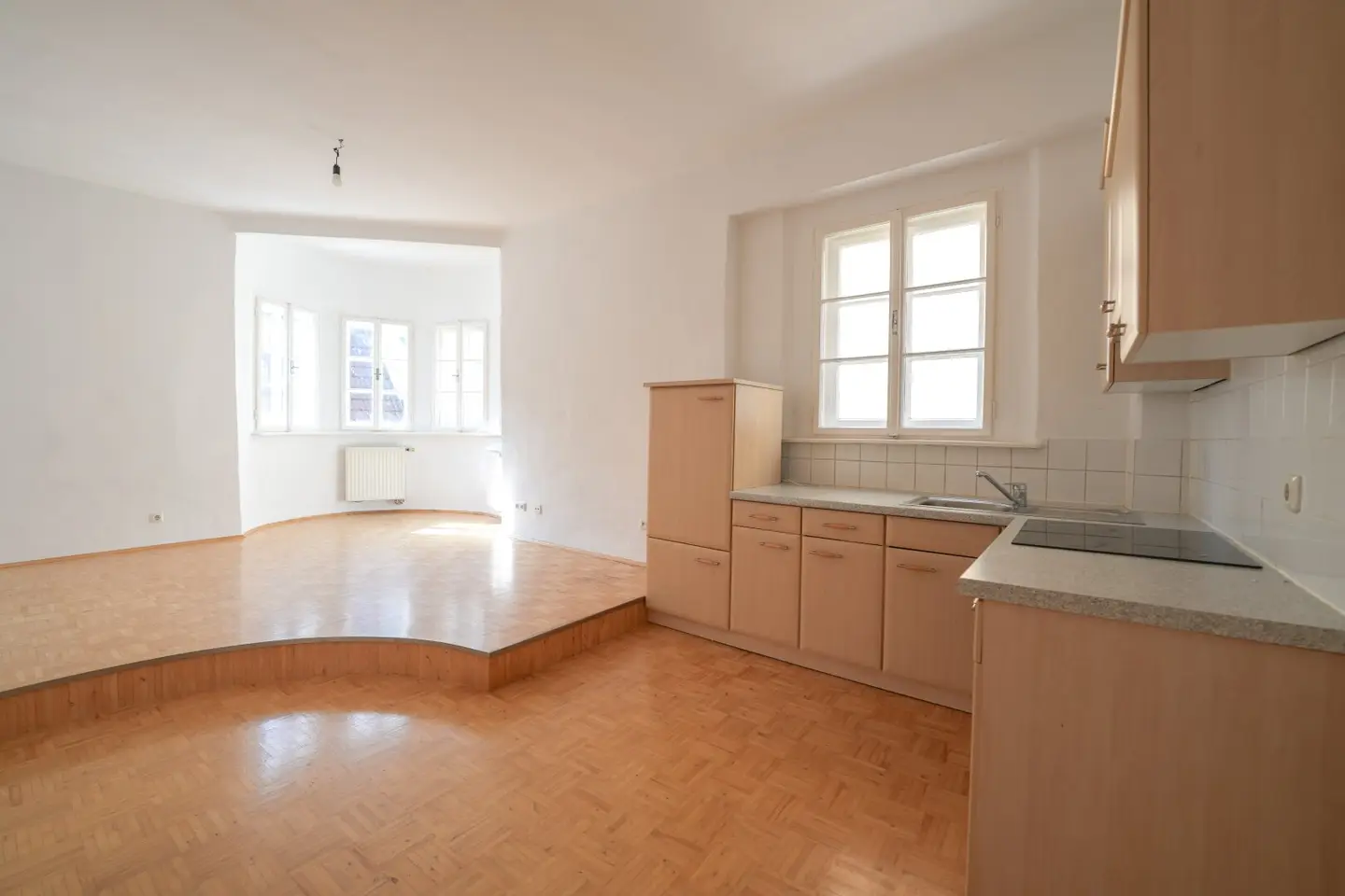 Period 2-room apartment in Wels, 48m², fitted kitchen, ideal for singles or couples