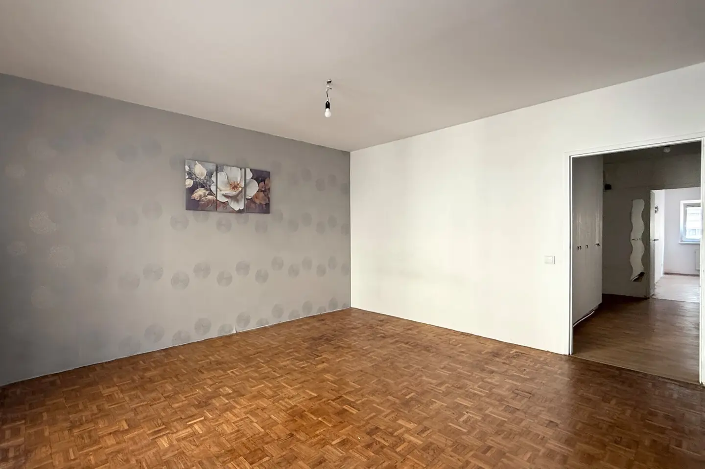 Your cozy home in Margareten: Practical 2-room apartment with balcony and great connections