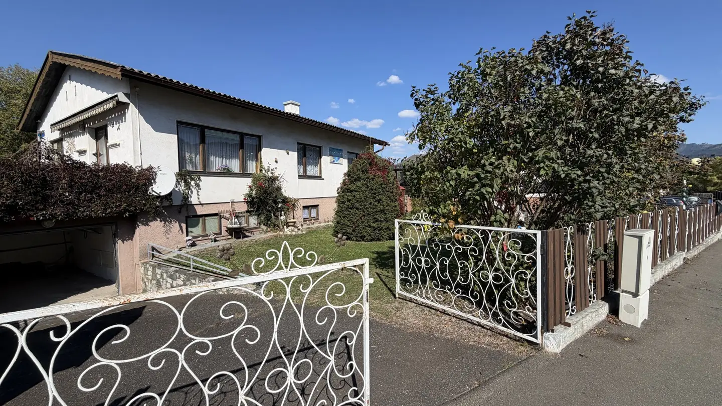 Trofaiach: Fully basemented bungalow with 1.078 m² plot and much potential for individual living dreams