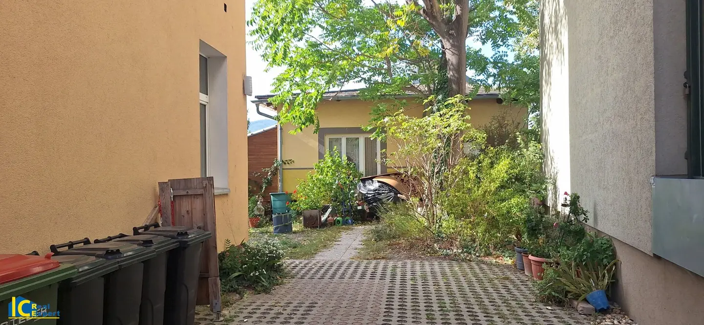 Unbefristete 2 Zimmer Wohnung mit Gartenmitbenützung