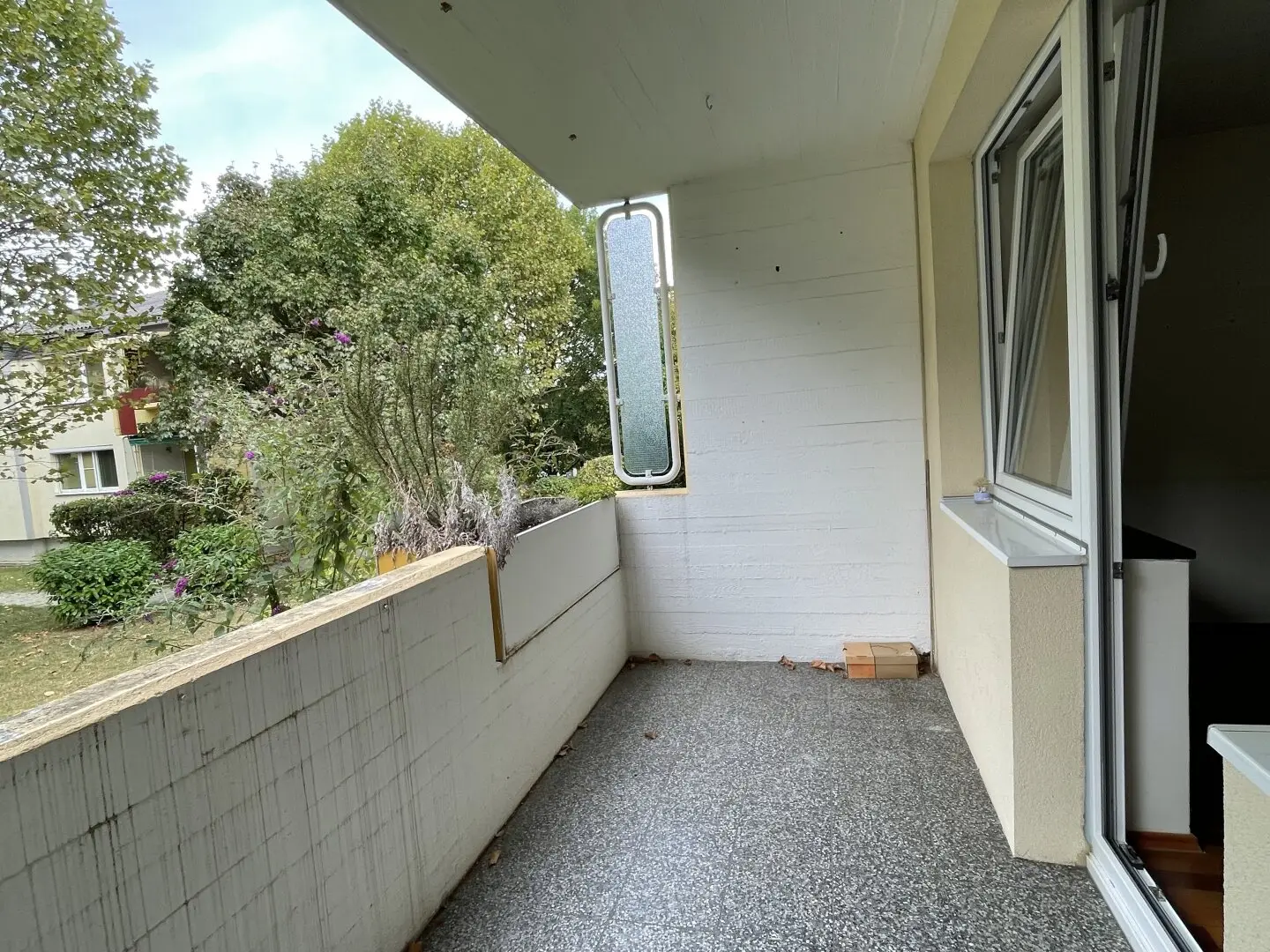 Einzimmerwohnung mit Designküche und hofseitigen Loggia in Grünruhelage ab 01.11.2026 zur Miete!