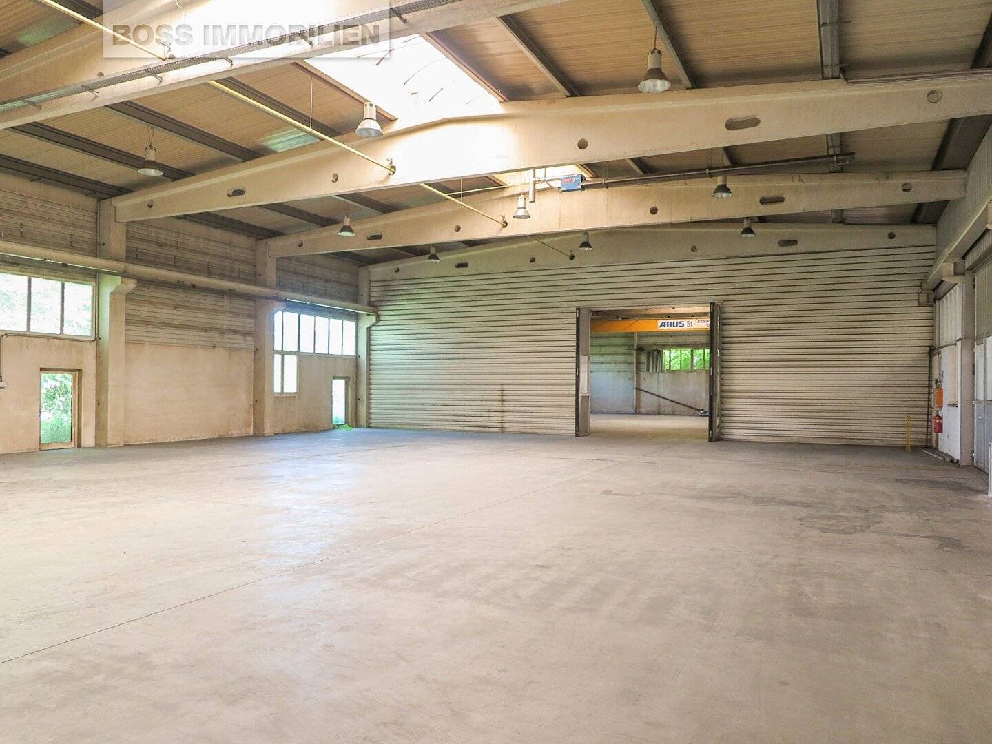 3,250 m² hall with excellent transport connections