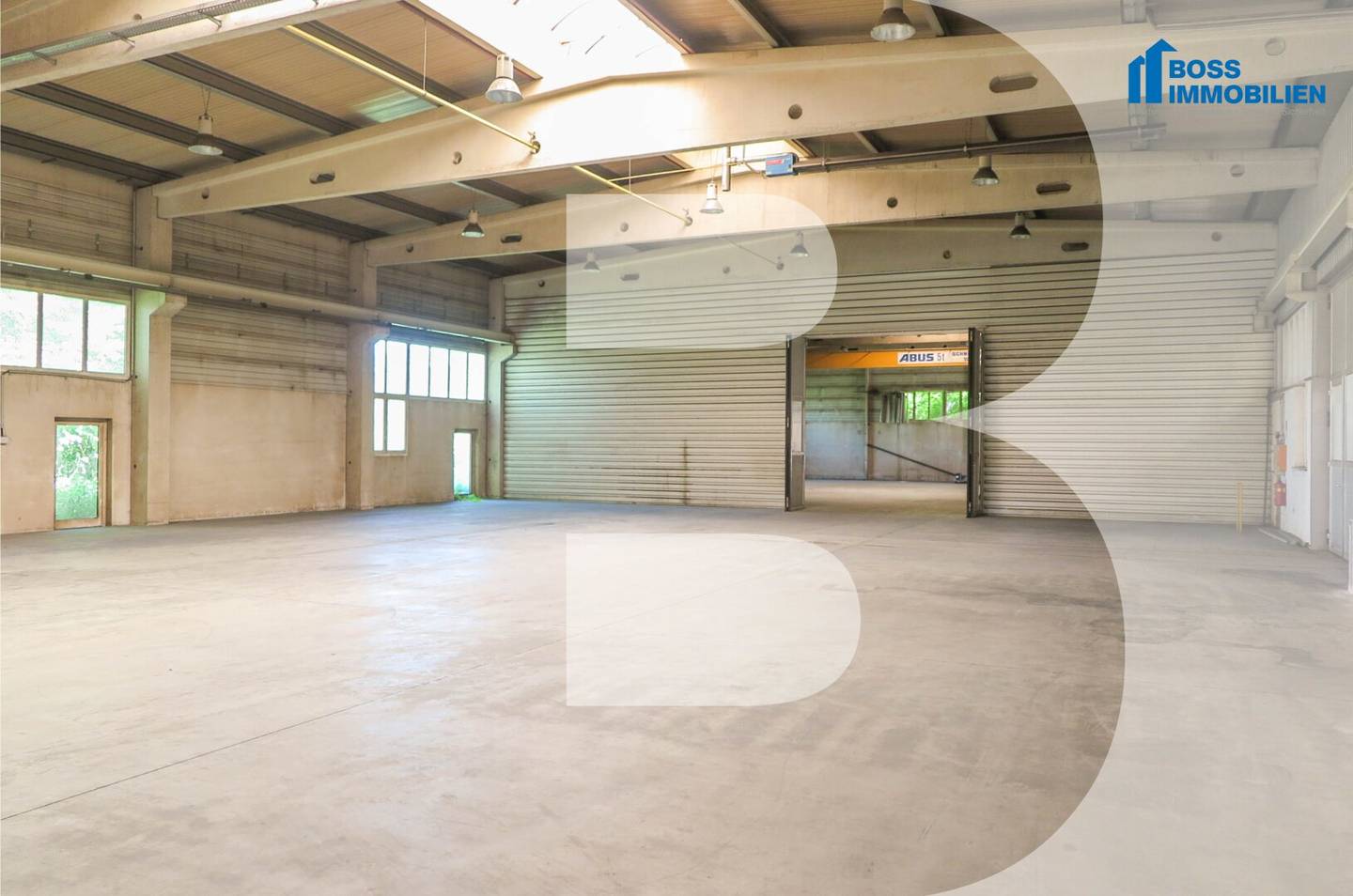 3,250 m² hall with excellent transport connections