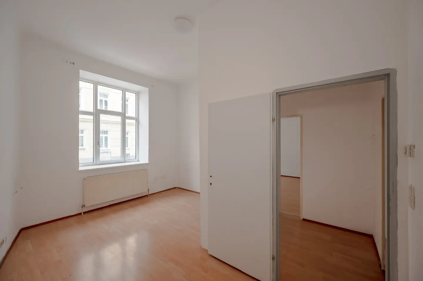 NEW 3-room period apartment with potential