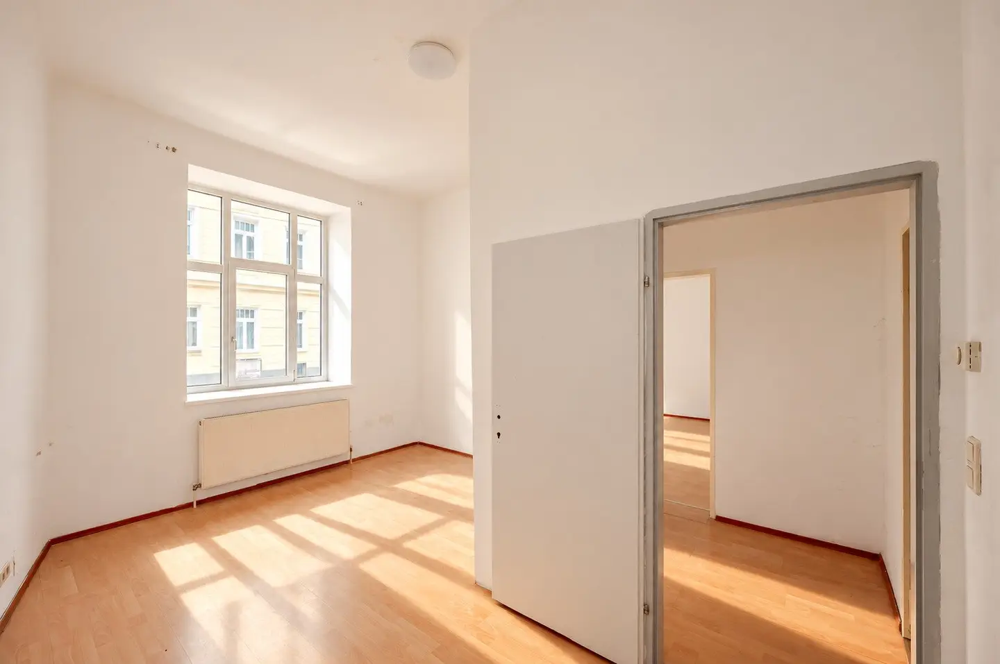 NEW 3-room period apartment with potential