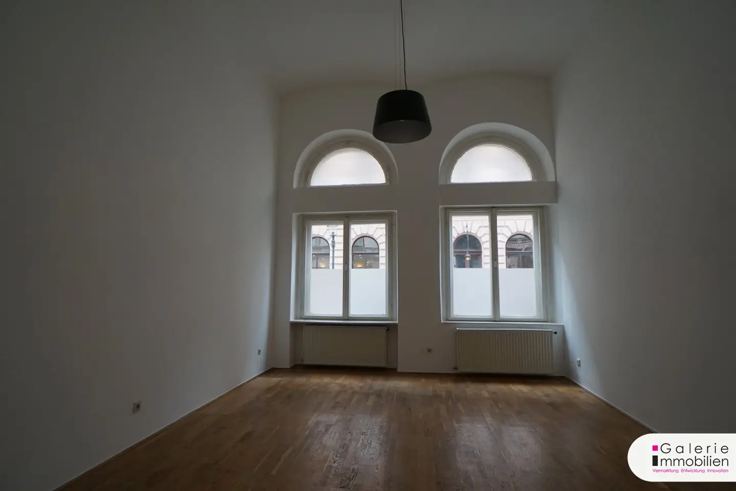 Straßenseitiges Zimmer