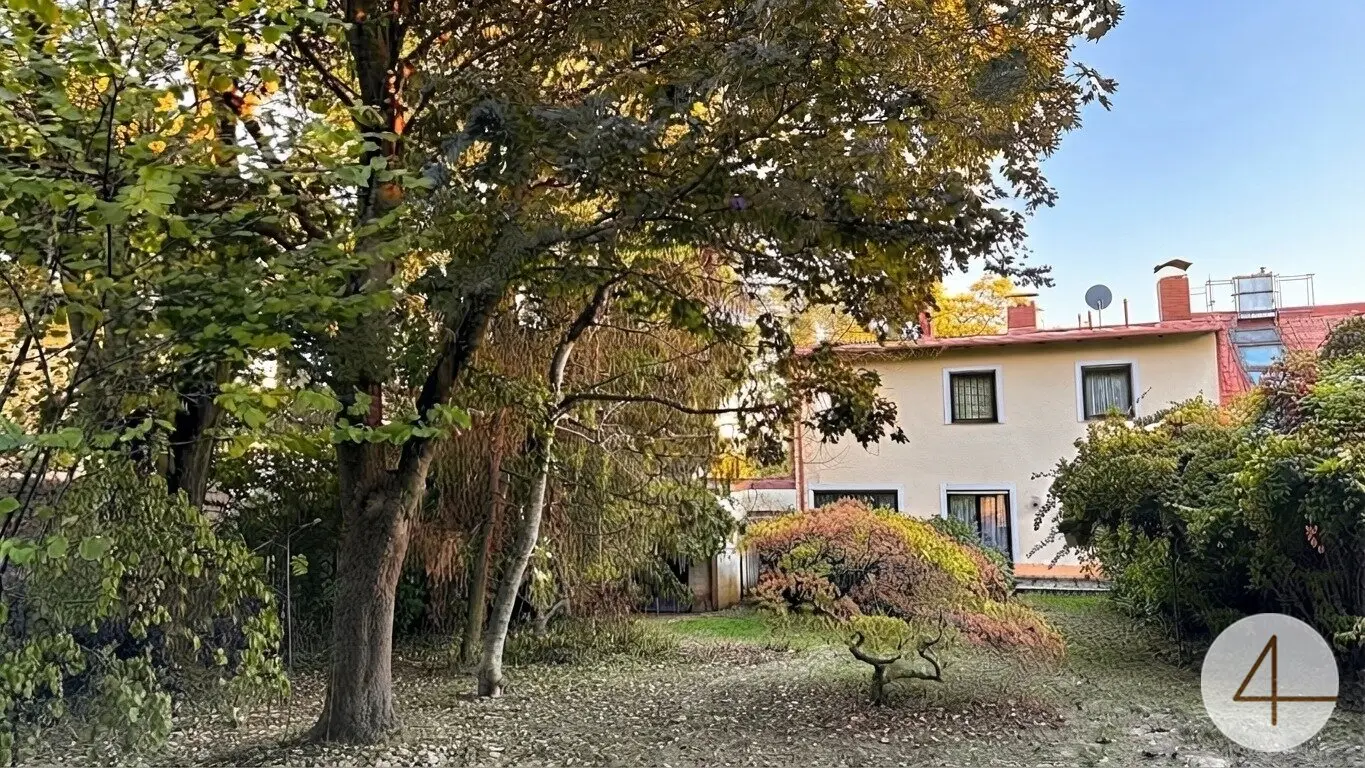 Living in the Green | Property on 2,700 m² Plot
