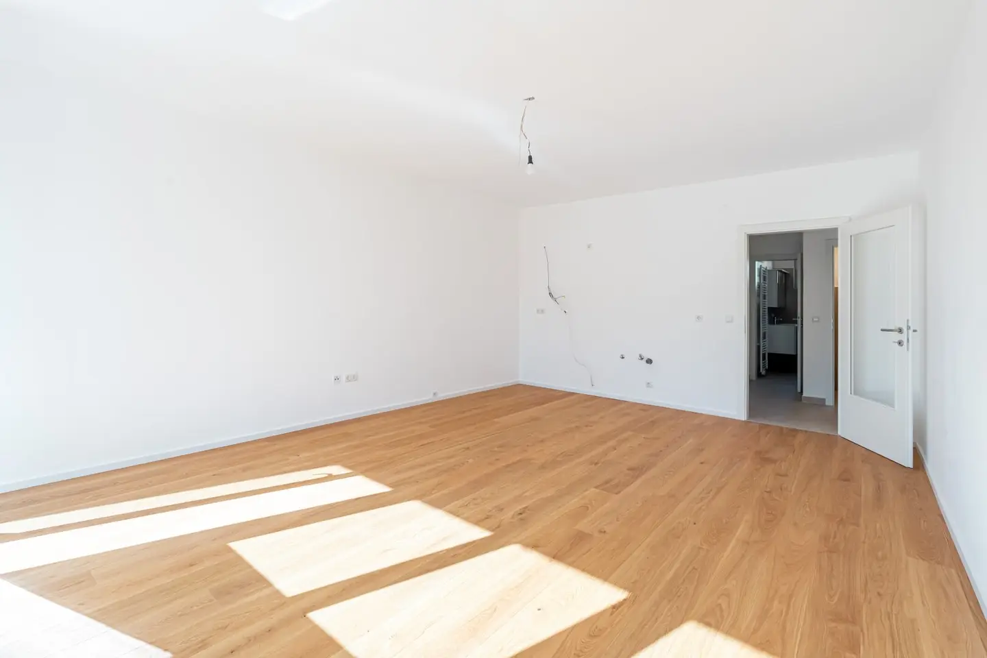 Wohnen mit Stil in Bestlage St. Peter: Erstbezug nach Generalsanierung mit Loggia, Parkplatz und Kellerabteil