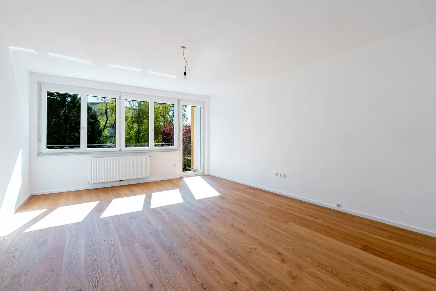Wohnen mit Stil in Bestlage St. Peter: Erstbezug nach Generalsanierung mit Loggia, Parkplatz und Kellerabteil