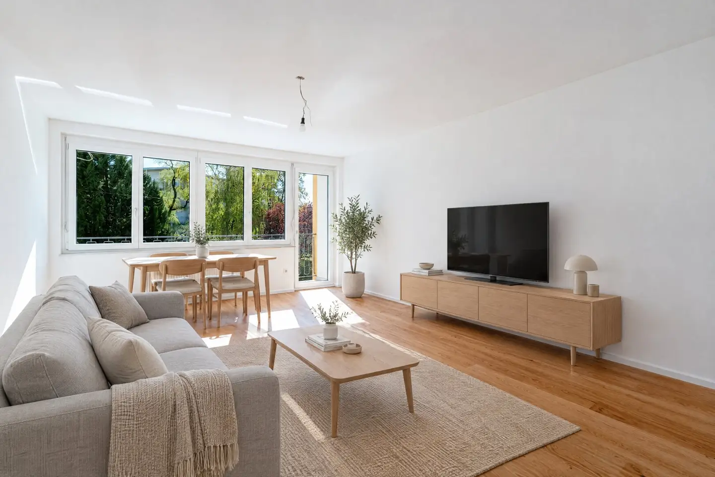 Wohnen mit Stil in Bestlage St. Peter: Erstbezug nach Generalsanierung mit Loggia, Parkplatz und Kellerabteil