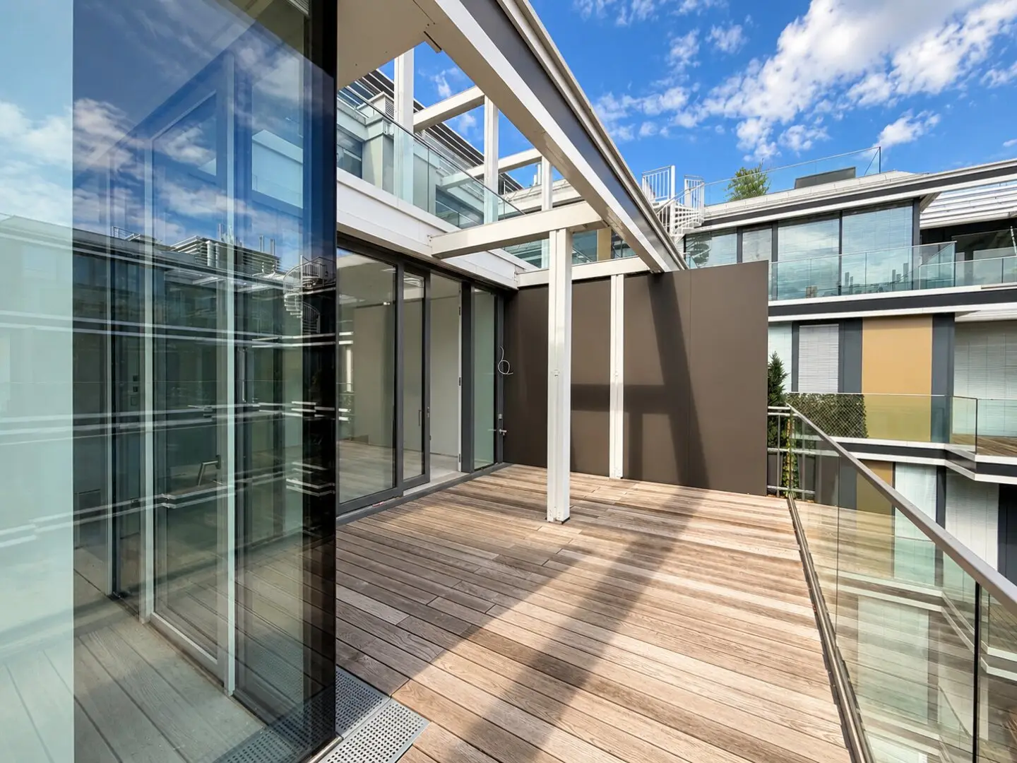 Exklusive 2-Zimmer-Dachgeschosswohnung mit großzügiger Terrasse | The Ambassy – Parkside Living