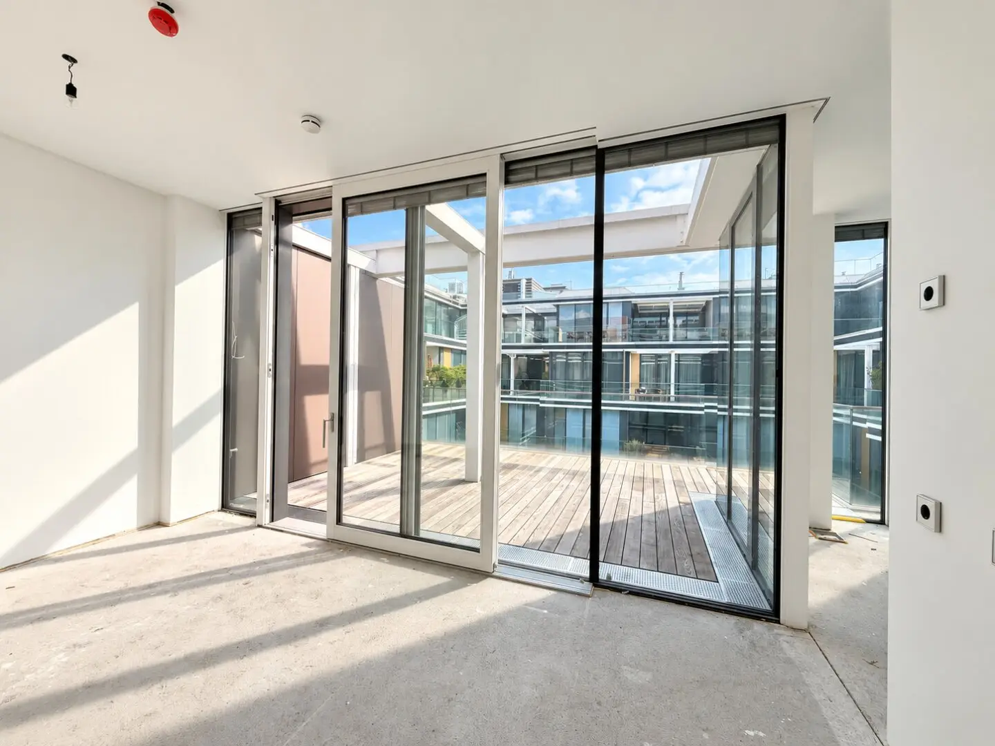 Exclusive 2-room attic apartment with spacious terrace | The Ambassy – Parkside Living