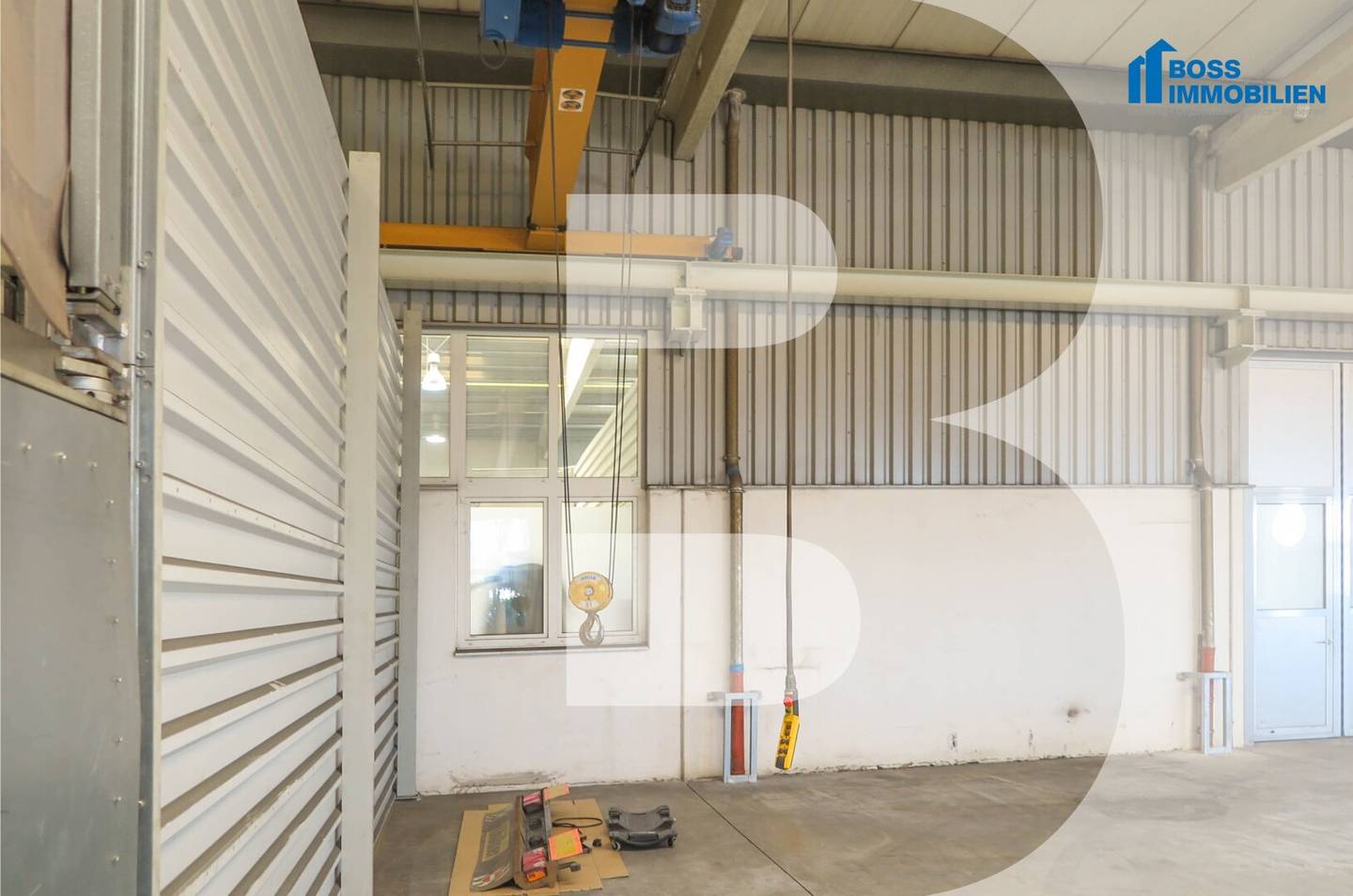 520 m² hall with excellent transport connections