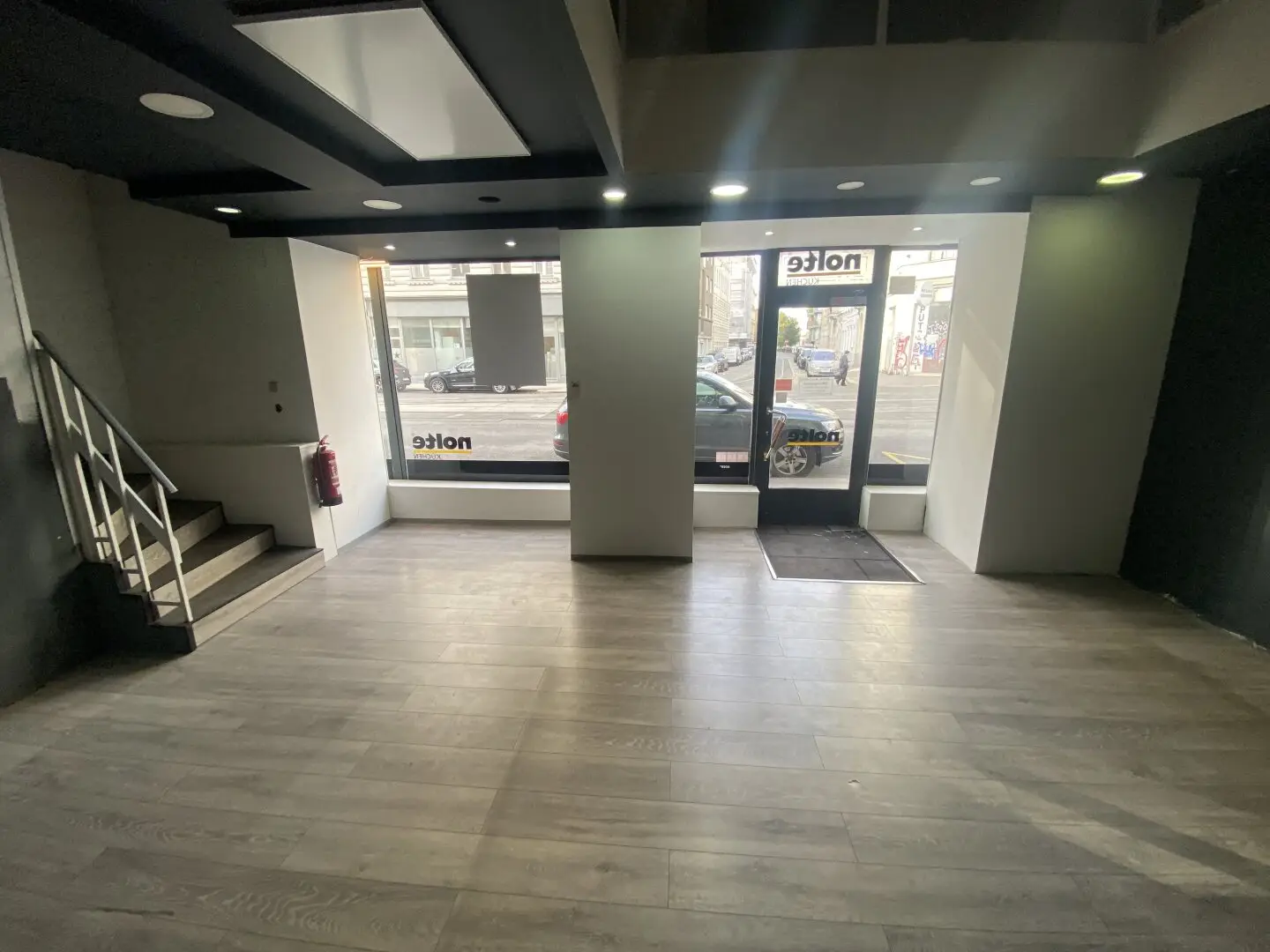 Retail space in high-traffic location with large display window on Wallensteinstraße