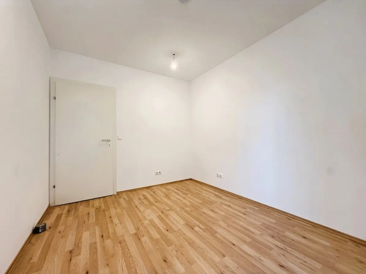 2-room apartment with spacious balcony and view of greenery