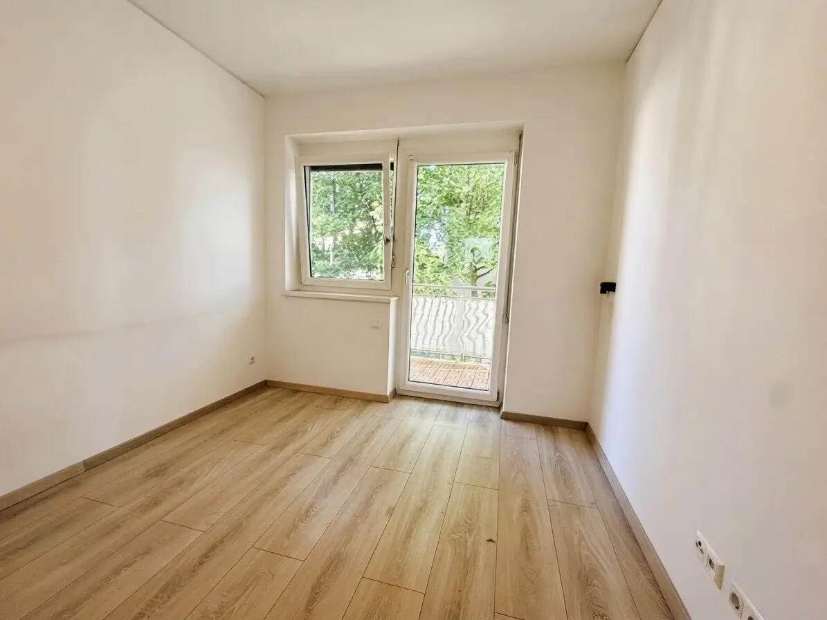 2-room apartment with spacious balcony and view of greenery