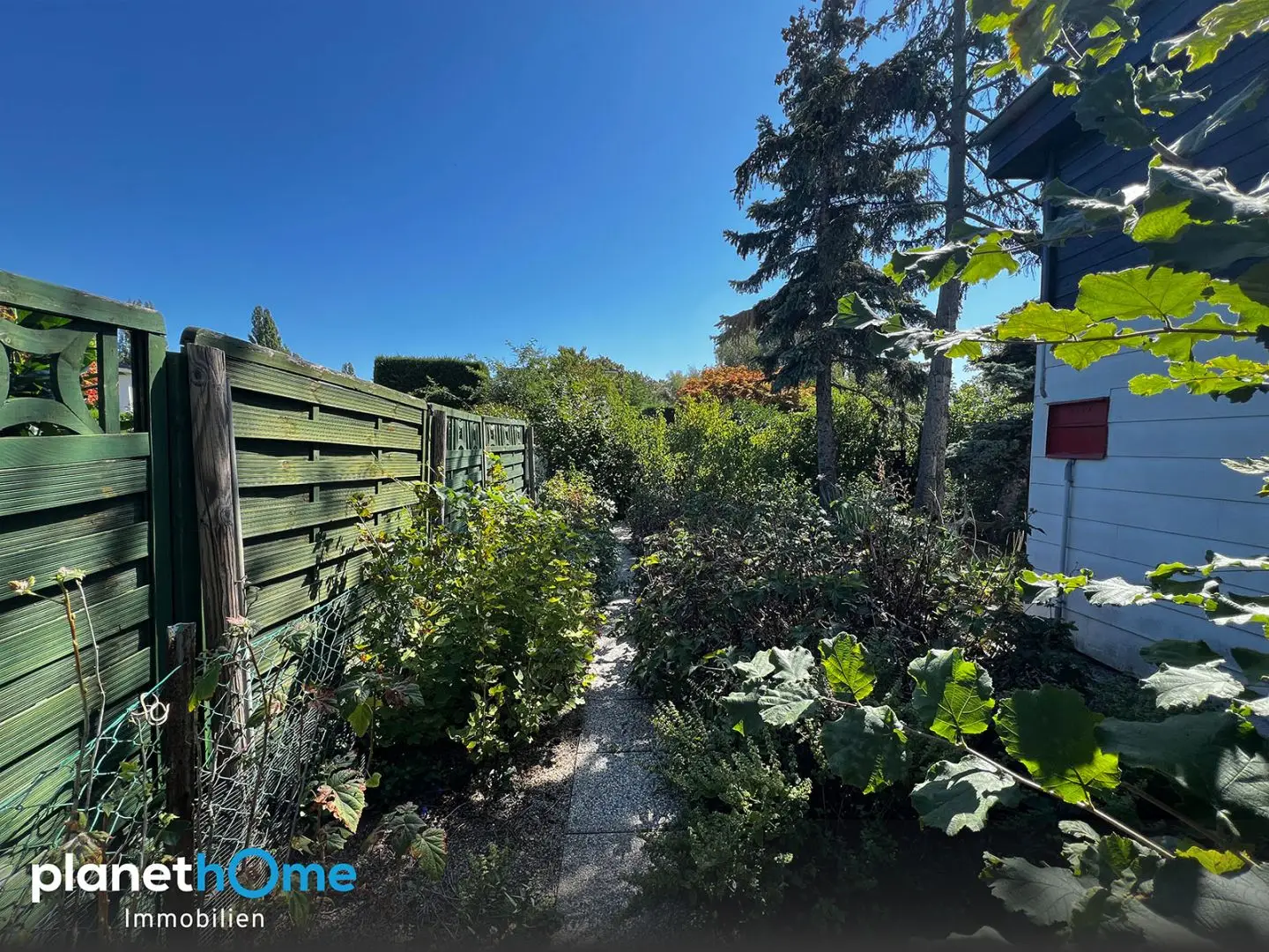 Gartengrundstück mit ehemaligem Sommerhäuschen Ferienwohnung