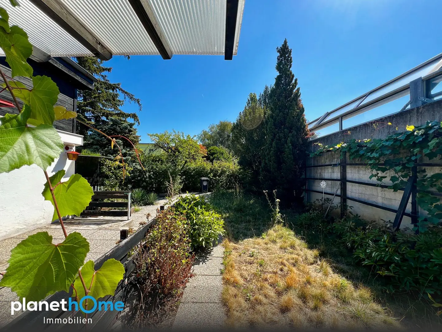 Gartengrundstück mit ehemaligem Sommerhäuschen Ferienwohnung
