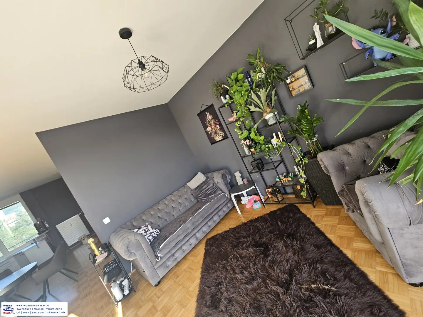 Linz/Urfahr: Dachgeschosswohnung mit 2-Zimmern, Balkon und Tiefgaragenstellplatz