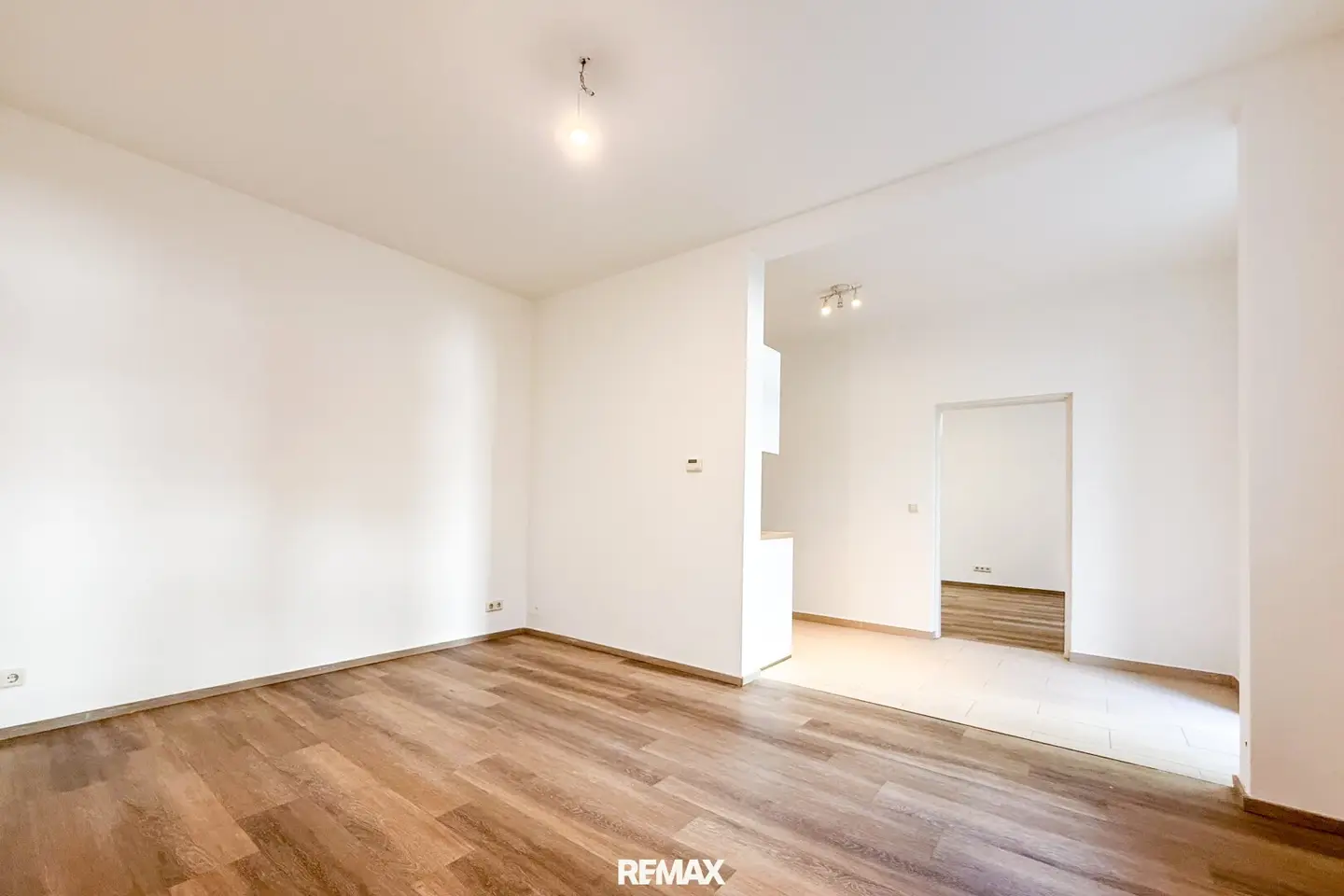 Old building apartment with garden quiet location and close to subway suitable for two-person flatshare