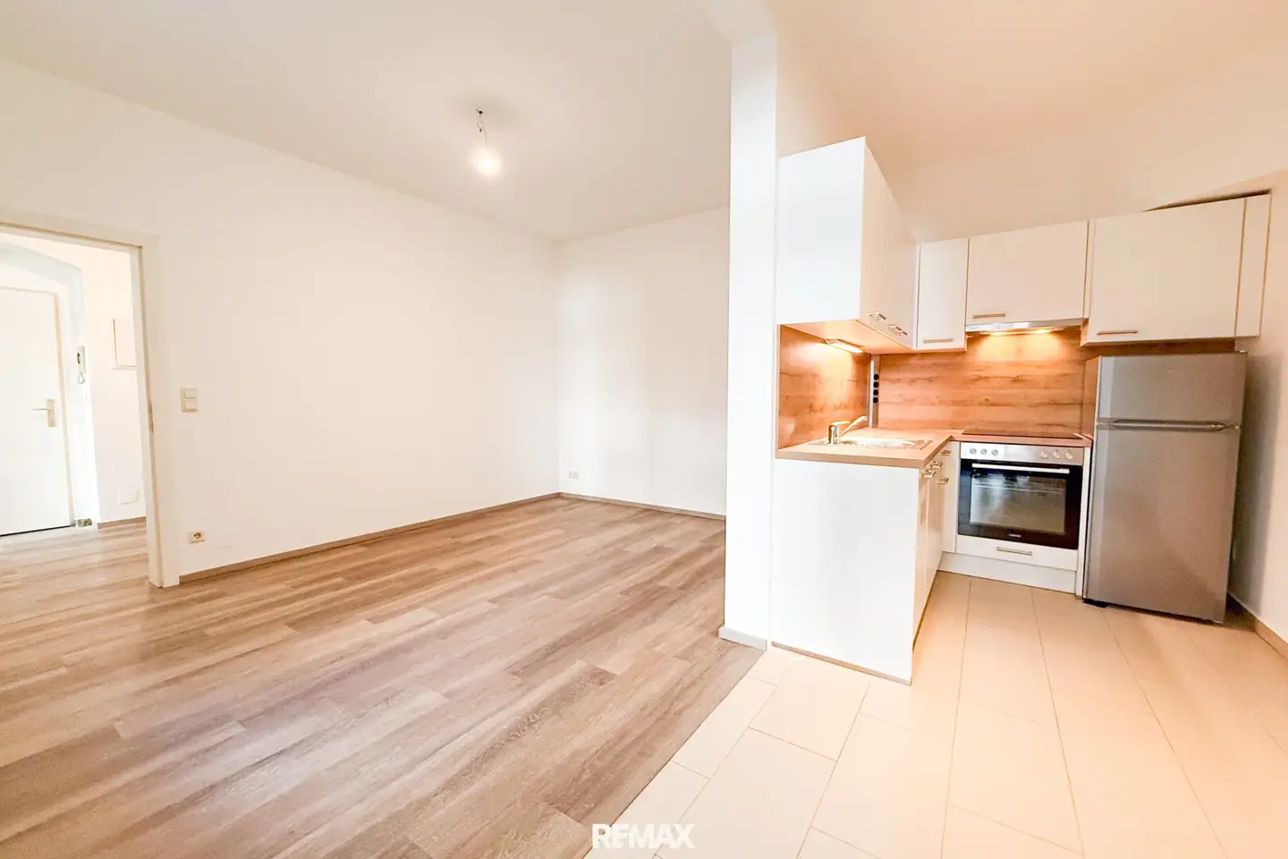 Old building apartment with garden quiet location and close to subway suitable for two-person flatshare
