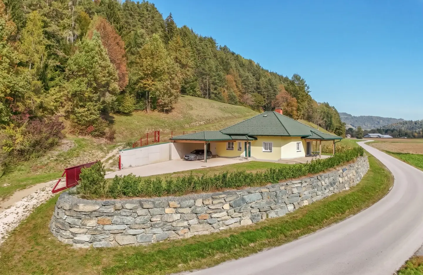 *** Living in Harmony with Nature *** charming bungalow in idyllic location with views