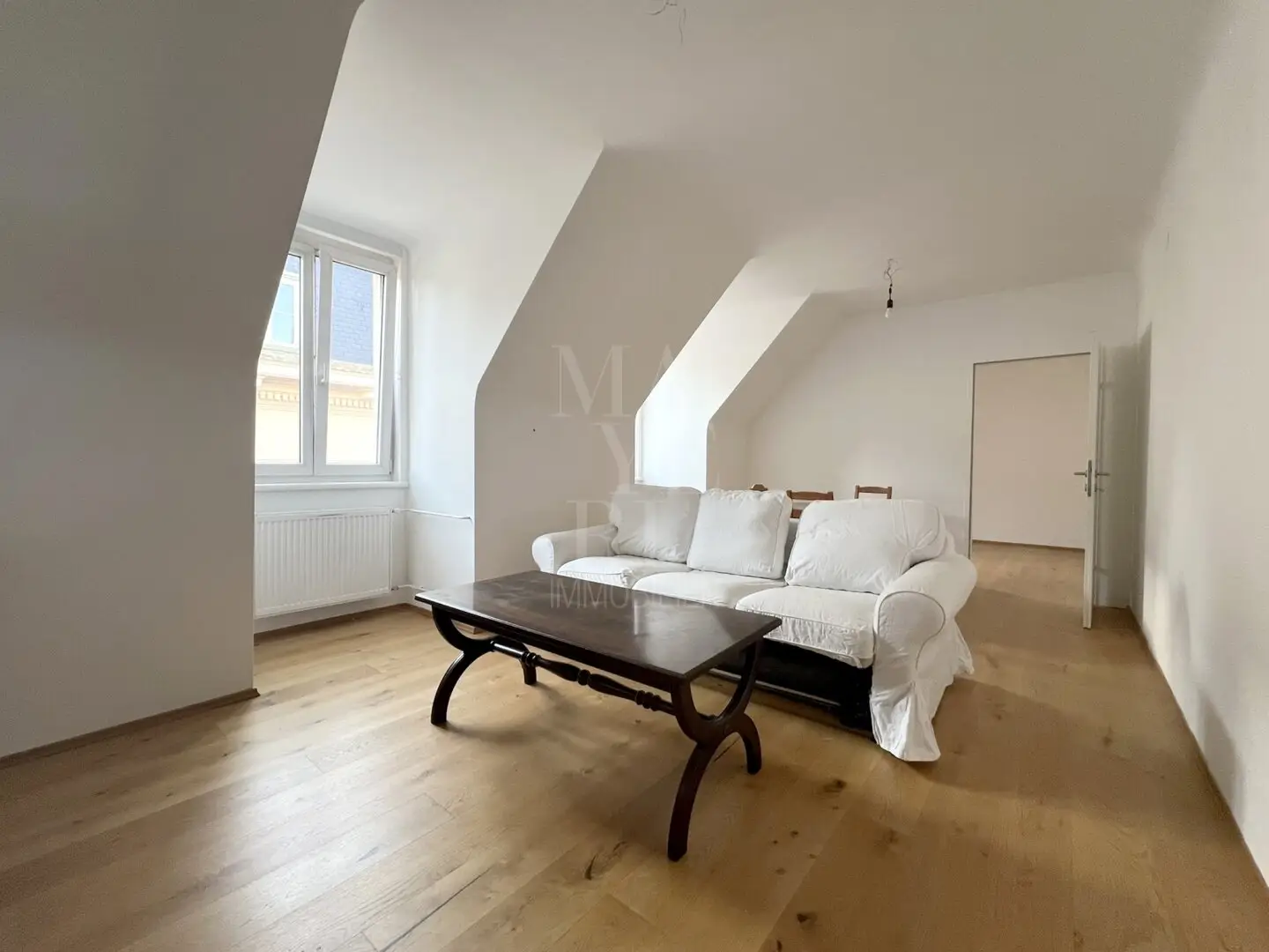 entzückende , sehr helle Wohnung in bester Lage