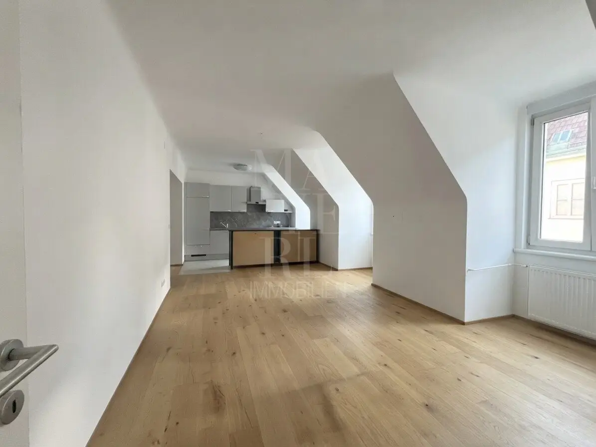 entzückende , sehr helle Wohnung in bester Lage