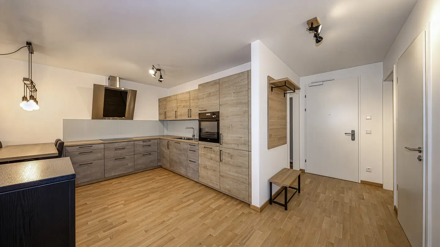 Lichtdurchflutete Wohnung mit Balkon und Zentrumsnähe