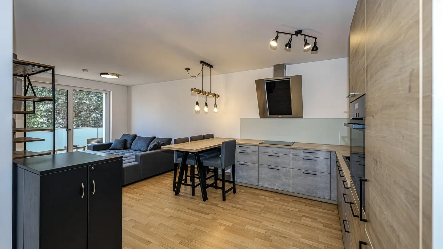 Lichtdurchflutete Wohnung mit Balkon und Zentrumsnähe