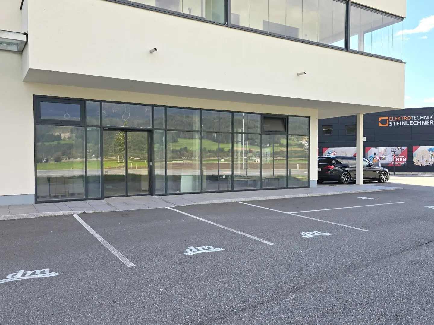 Location Location Location...Shop Office Practice...we have the rooms for your idea in Volders!