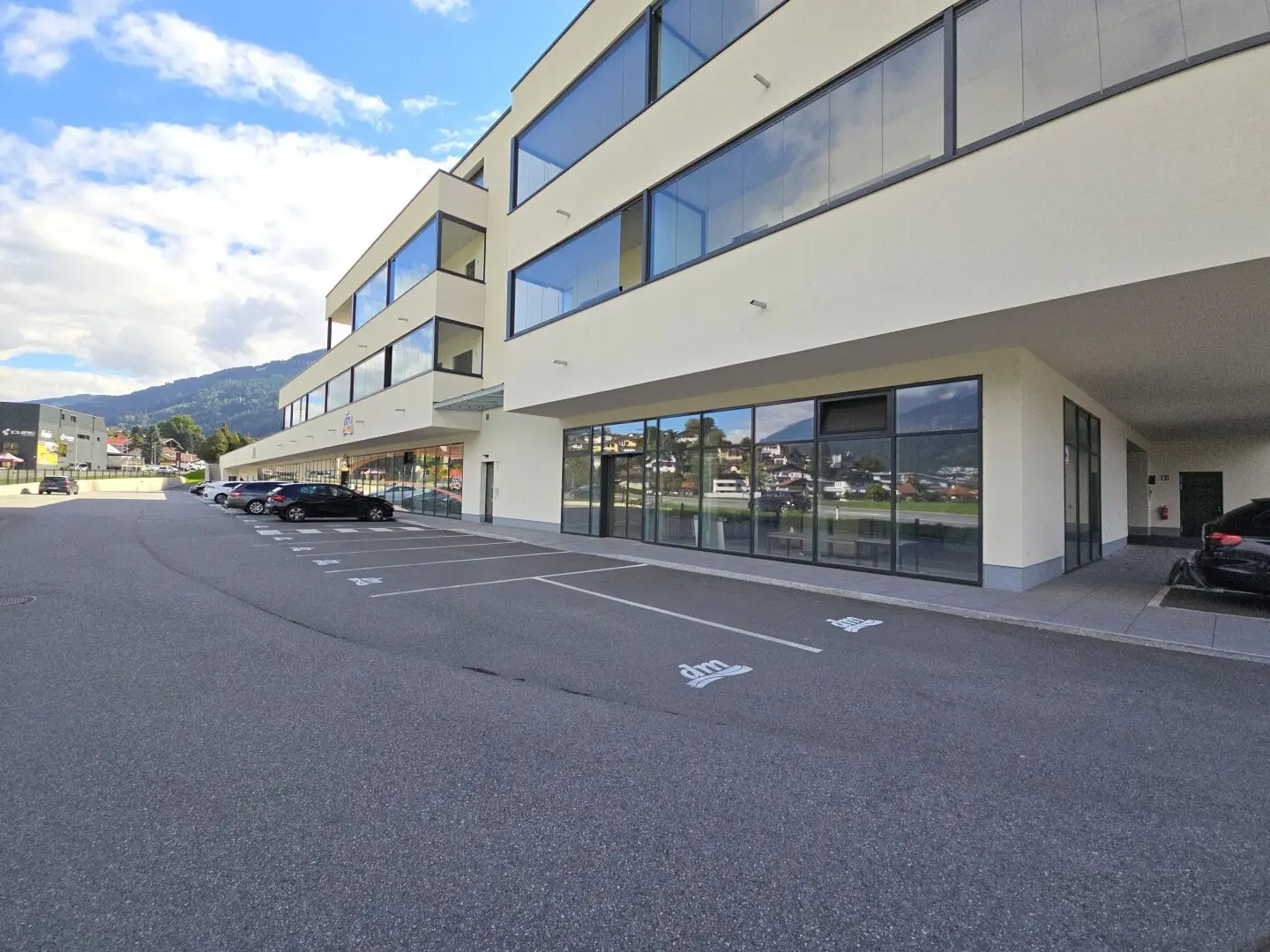 Location Location Location...Shop Office Practice...we have the rooms for your idea in Volders!