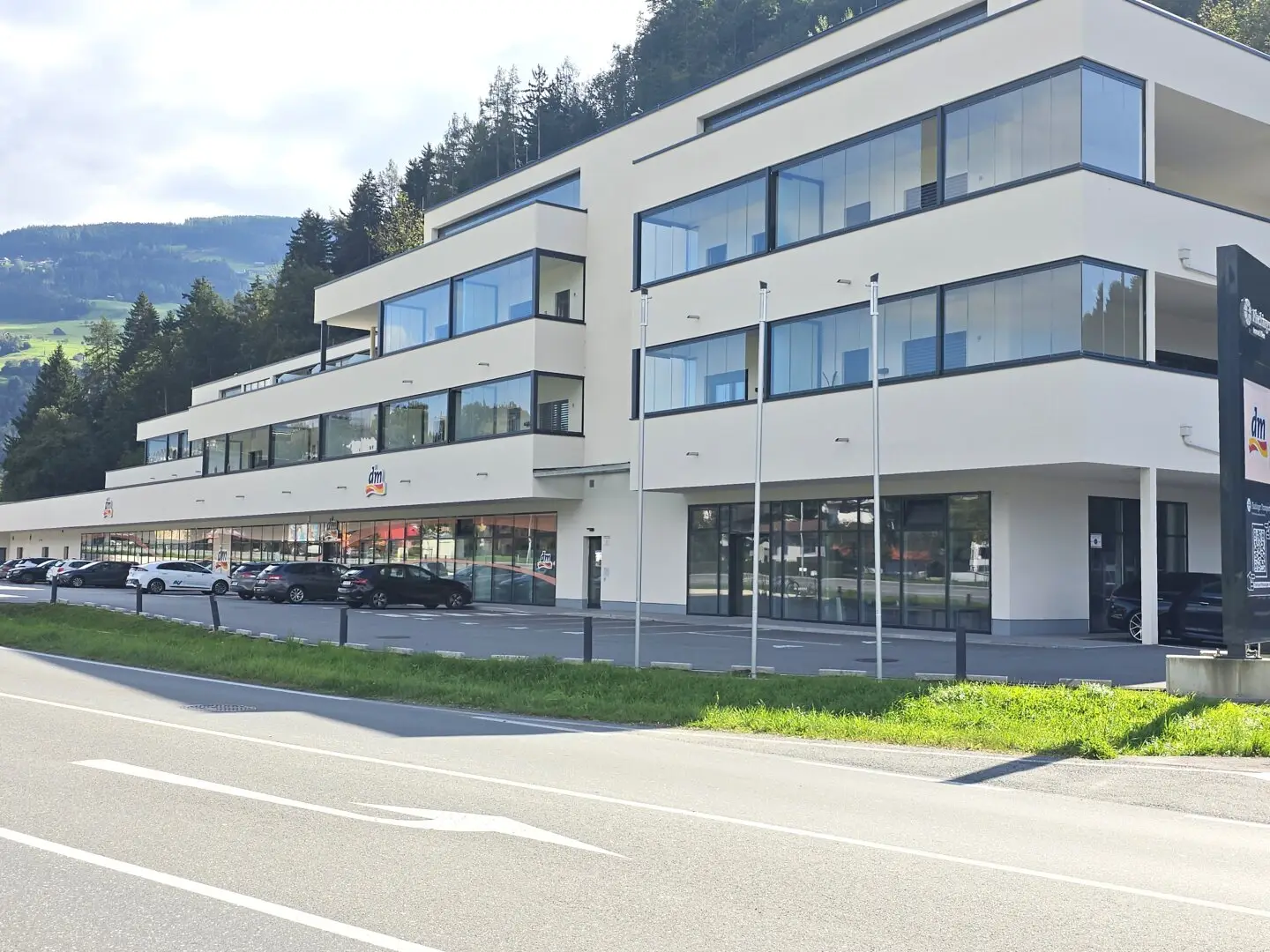 Location Location Location...Shop Office Practice...we have the rooms for your idea in Volders!
