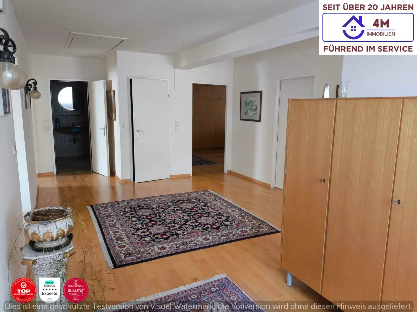 Außergewöhnliches Einfamilienhaus mit Geschichte, großzügigem Raumangebot, besonderem Charakter und parkähnlichem Garten.