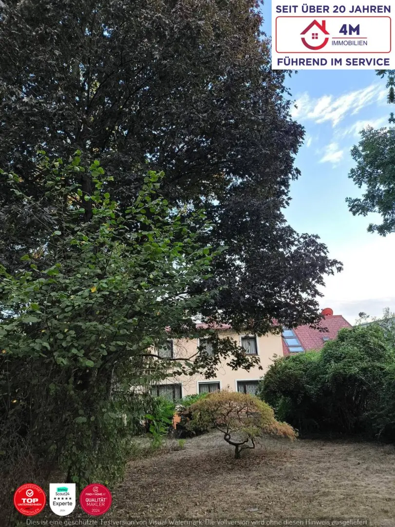 Außergewöhnliches Einfamilienhaus mit Geschichte, großzügigem Raumangebot, besonderem Charakter und parkähnlichem Garten.