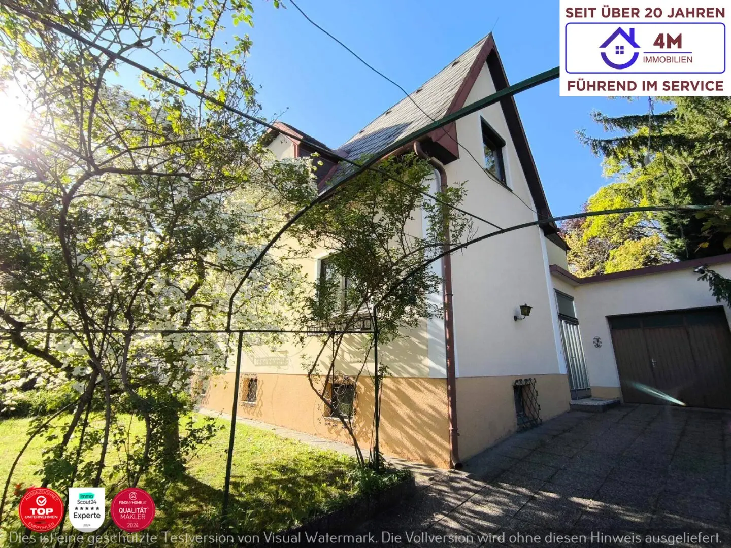 Außergewöhnliches Einfamilienhaus mit Geschichte, großzügigem Raumangebot, besonderem Charakter und parkähnlichem Garten.