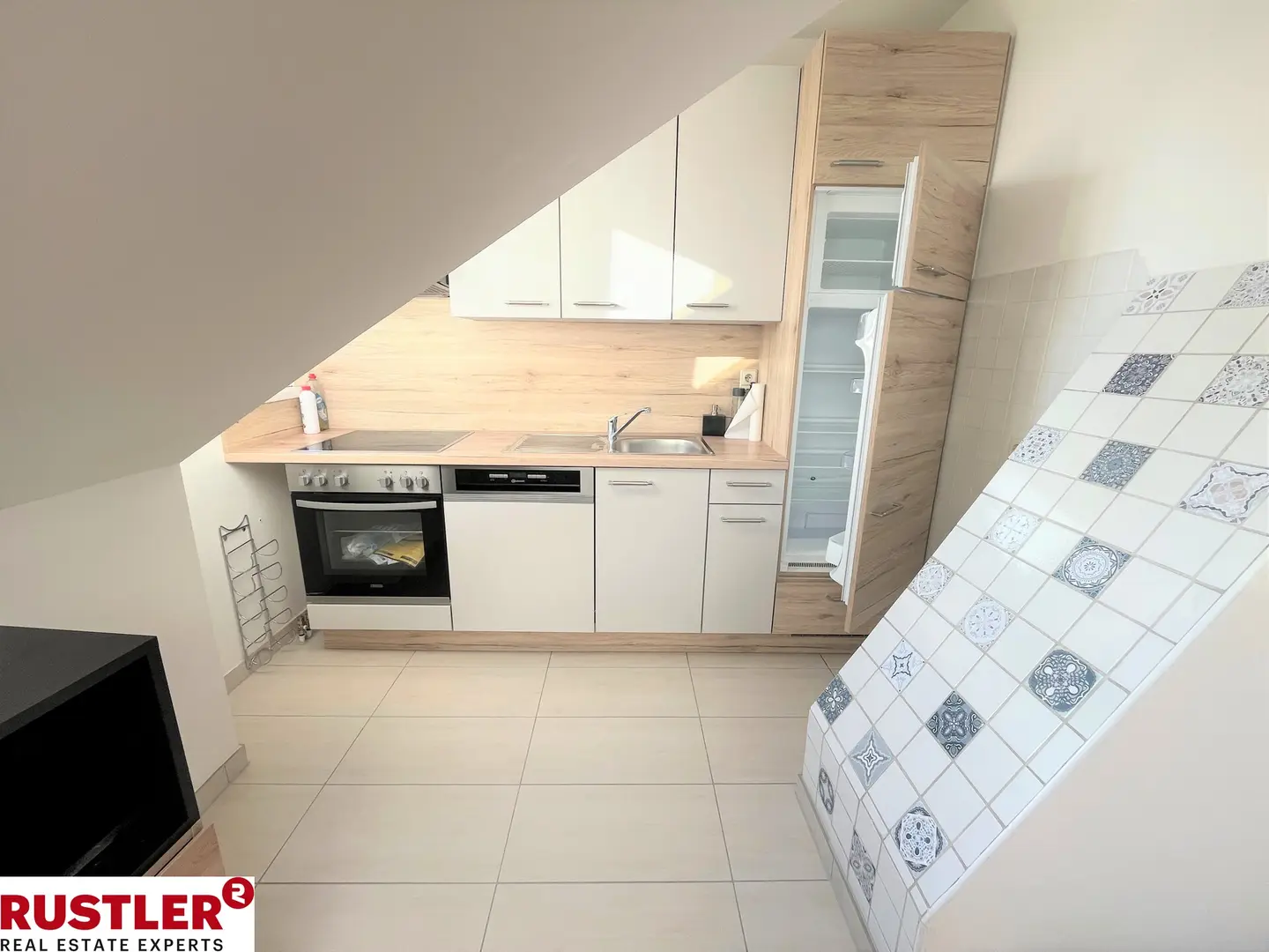 Ruhig gelegene Dachgeschosswohnung nahe Belgierkaserne