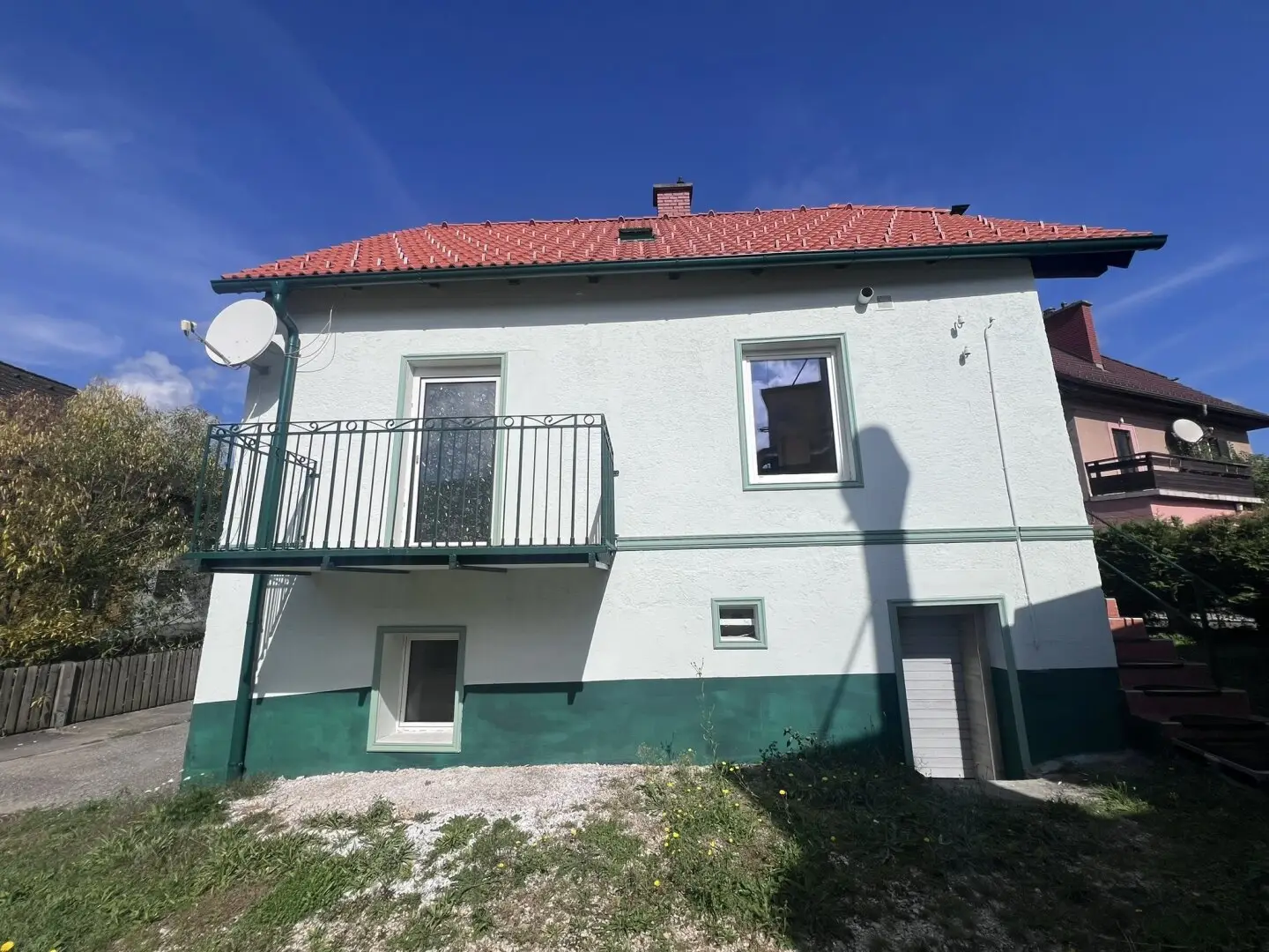 Small residential house with garden and space for hobbyists!
