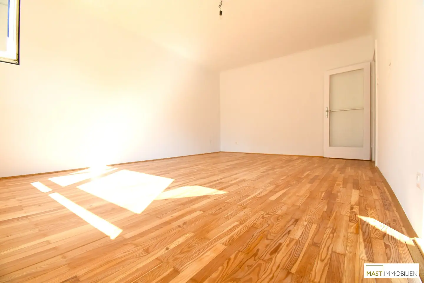 South-facing 1-room apartment including new fitted kitchen with optimal infrastructure