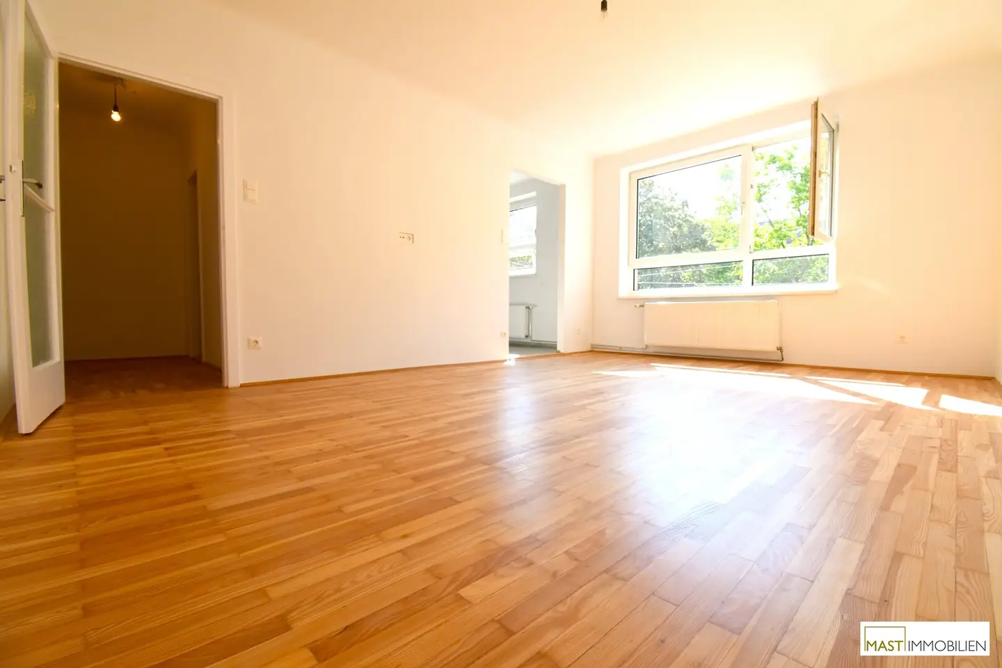 South-facing 1-room apartment including new fitted kitchen with optimal infrastructure