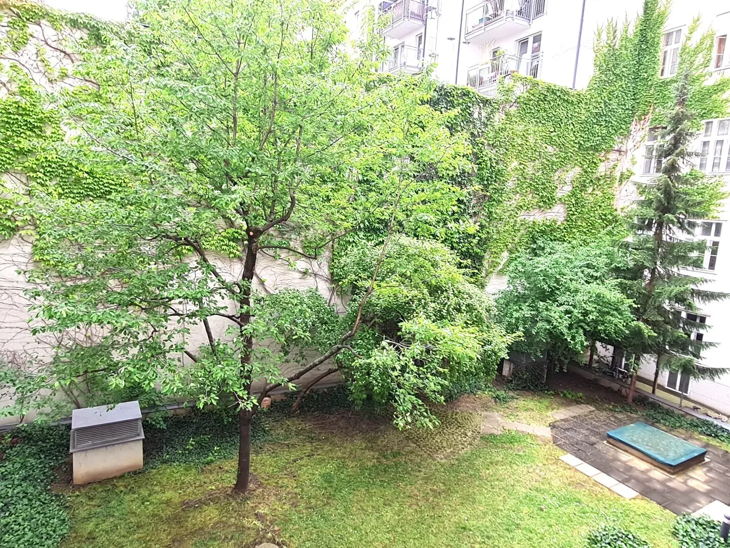 * GARTENBLICK GEFÄLLIG? * 3-Zimmer-Neubauwohnung * ruhige Innenhoflage * Badewanne *  U-Bahn Nähe *