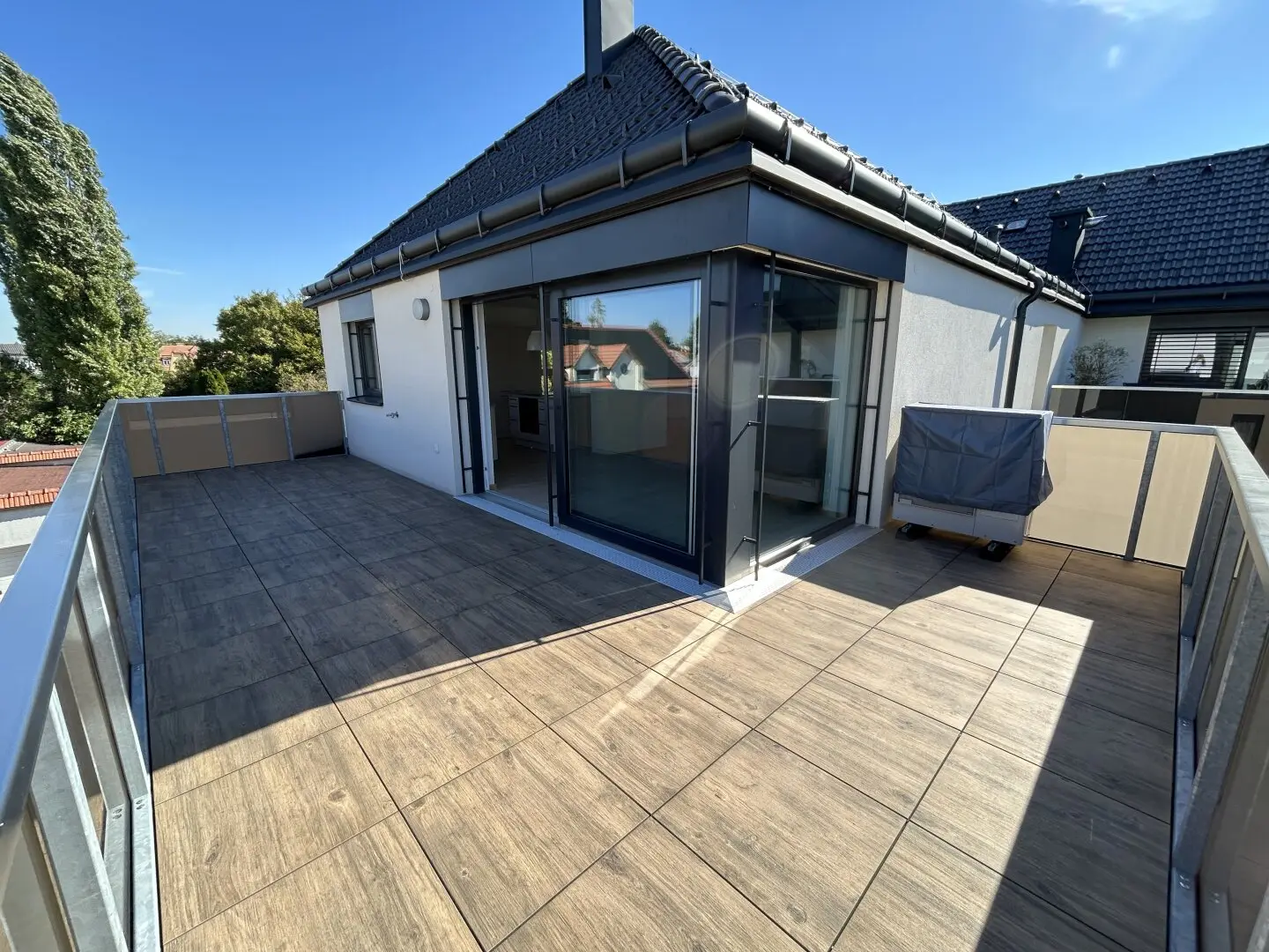 FIRST OCCUPANCY - Bright 4 room balcony apartment (maisonette) with gallery and 2 garage spaces