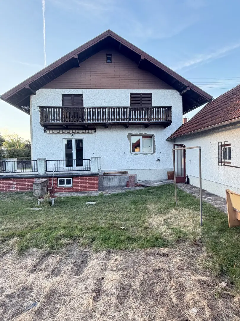 House in need of renovation in a good location